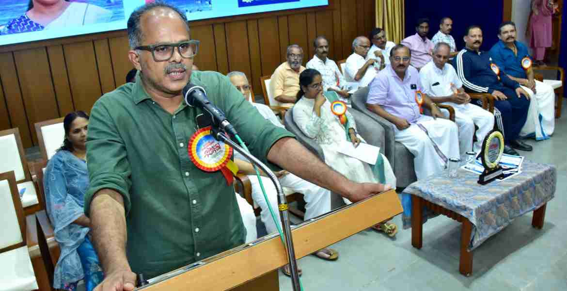 മുണ്ടേരി പഞ്ചായത്ത് വികസന സദസ്സ് കെ വി സുമേഷ് എം എൽ എ ഉദ്ഘാടനം ചെയ്യുന്നു