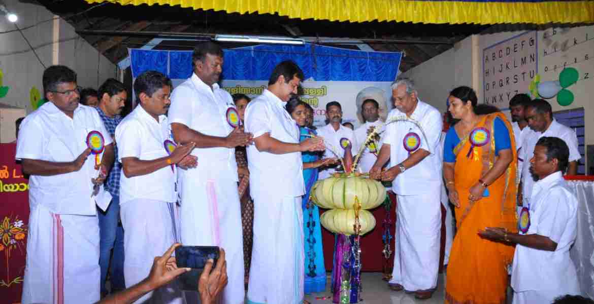 നാളിയാനി  കോഴിപ്പിള്ളി  കുളമാവ് റോഡ് നിര്‍മ്മാണോദ്ഘാടനം തദ്ദേശ സ്വയഭരണ വകുപ്പ് മന്ത്രി എ സി മൊയ്തീന്‍ നിര്‍വഹിക്കുന്നു.