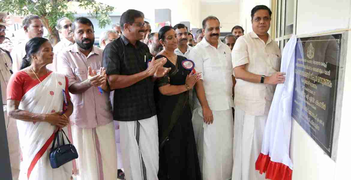 നെടുങ്ങോം ഗവ.ഹയർ സെക്കണ്ടറി സ്കൂർ കെട്ടിടം നിയമസഭാ സ്പീക്കർ അഡ്വ. എ.എൻ. ഷംസീർ ഉദ്ഘാടനം ചെയ്യുന്നു