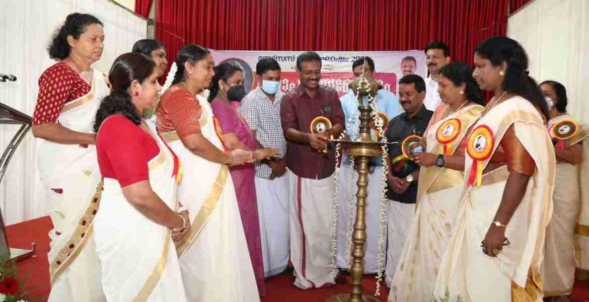 നേഴ്സസ് വാരാഘോഷത്തിന്റെ സമാപന സമ്മേളനം പത്തനംതിട്ട മുനിസിപ്പല്‍ ചെയര്‍മാന്‍ അഡ്വ.റ്റി സക്കീര്‍ ഹുസൈന്‍  ഉദ്ഘാടനം ചെയ്തു