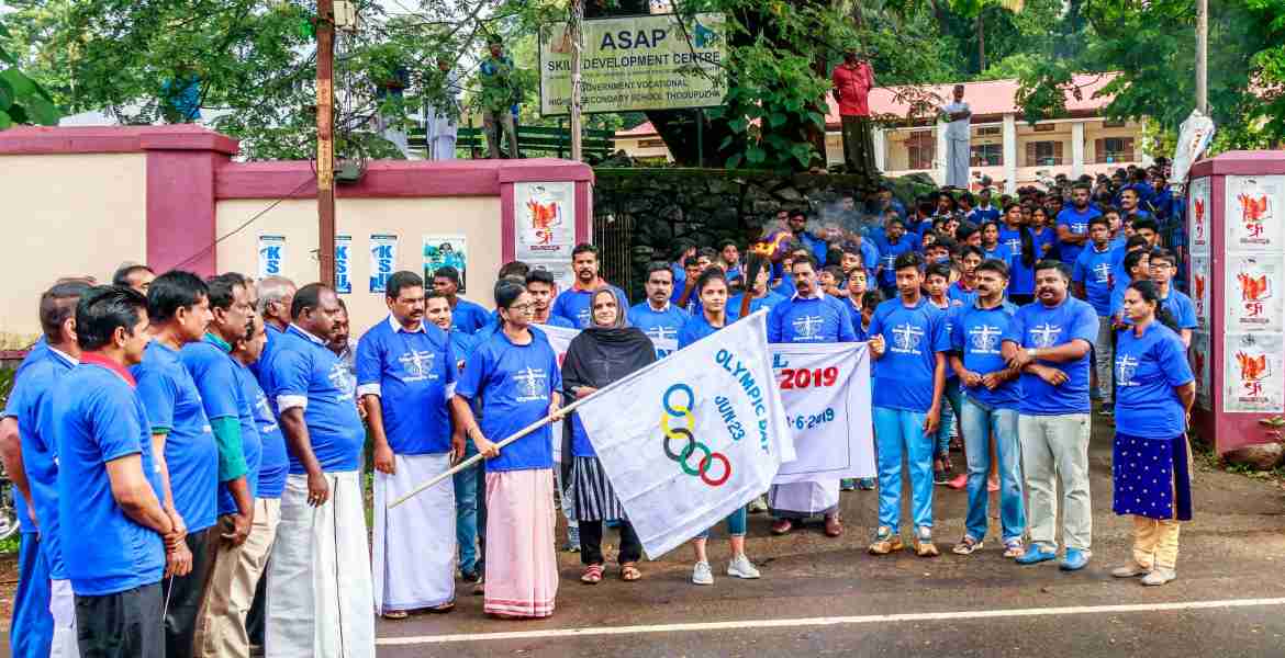 തൊടുപുഴ മുനിസിപ്പല്‍ ചെയര്‍പേഴ്‌സണ്‍ ജെസ്സി ആന്റണി കൂട്ടയോട്ടം ഫ്‌ളാഗ് ഓഫ് ചെയ്യുന്നു.