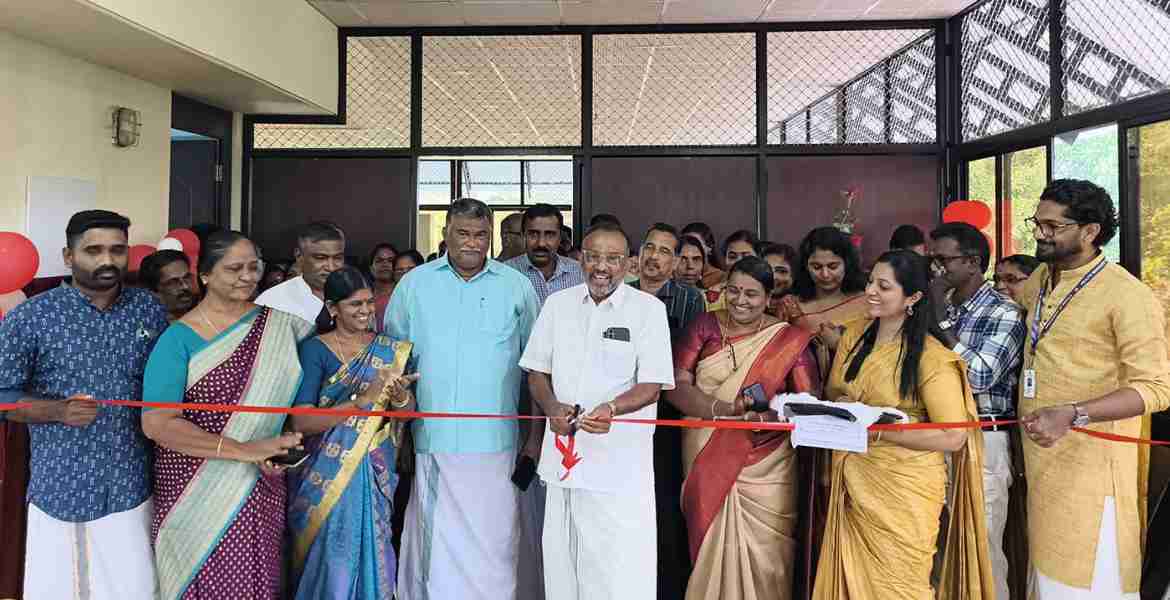  പള്ളം ബ്ലോക്ക് പഞ്ചായത്ത് പനച്ചിക്കാട് കുടുംബാരോഗ്യ കേന്ദ്രത്തിലെ സെമിനാർ ഹാൾ ബ്ലോക്ക് പഞ്ചായത്ത് പ്രസിഡന്റ്  പ്രൊഫ.ടോമിച്ചൻ ജോസഫ് ഉദ്ഘാടനം ചെയ്യുന്നു