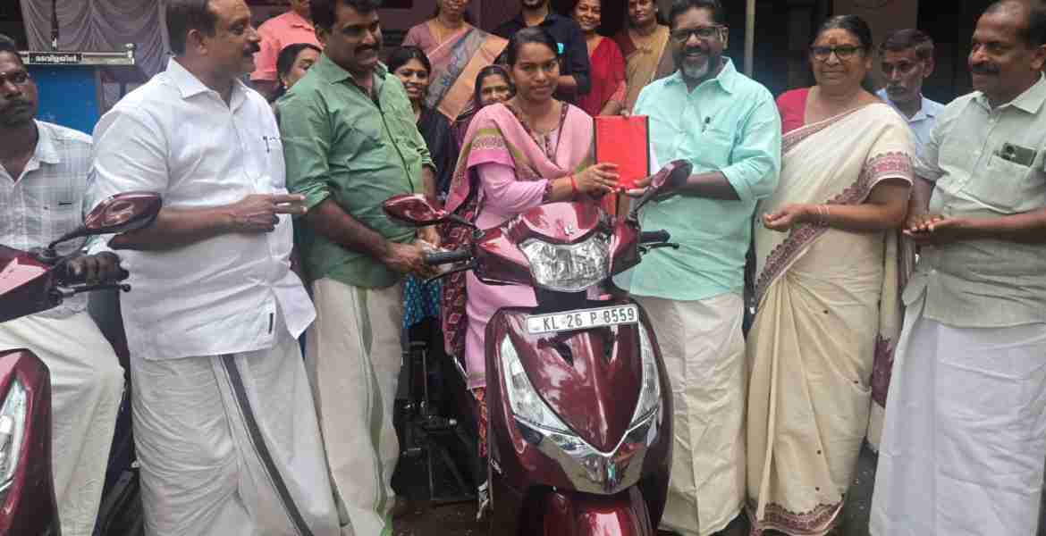 ഭിന്നശേഷിക്കാർക്ക് മുച്ചക്രസ്കൂട്ടർ വിതരണം ചെയ്തു