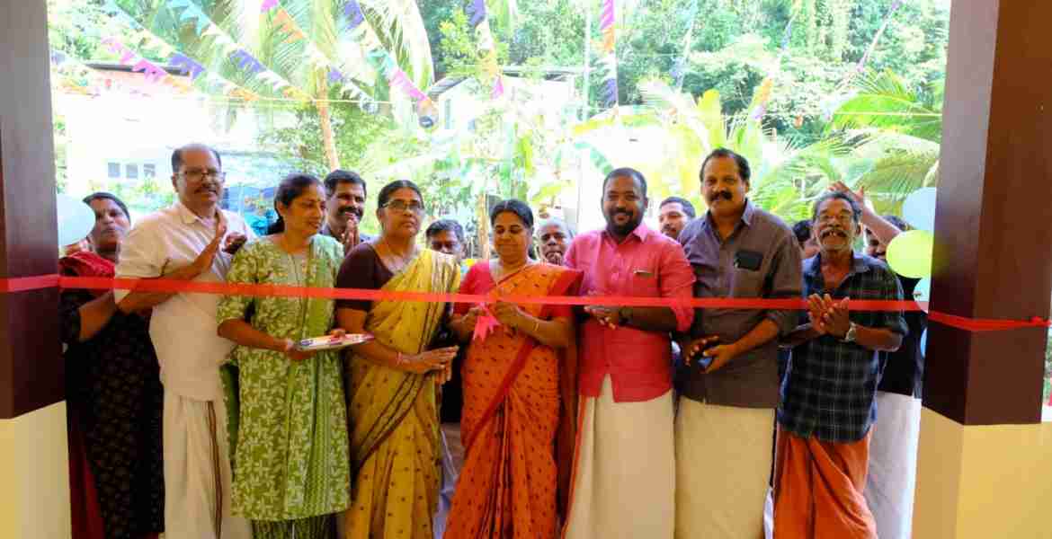 വനിതാ തൊഴിൽ പരിശീലന കേന്ദ്രം കണ്ണൂർ ജില്ലാ പഞ്ചായത്ത് പ്രസിഡന്റ് അഡ്വ. കെ കെ രത്നകുമാരി ഉദ്ഘാടനം ചെയ്യുന്നു