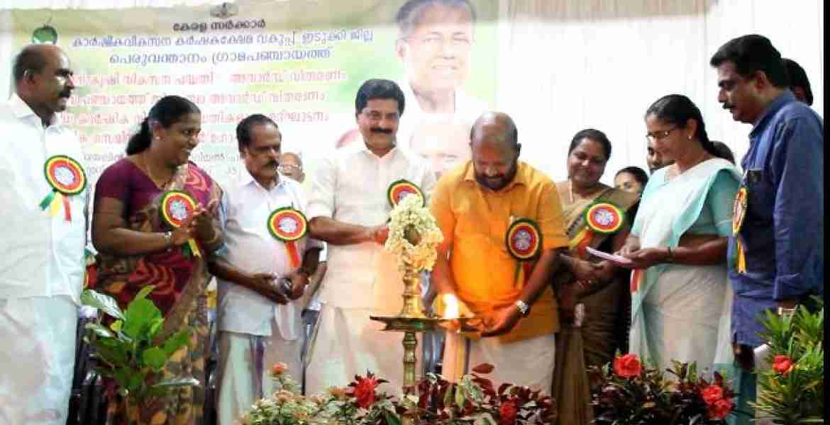 കാര്‍ഷിക വികസന കര്‍ഷക ക്ഷേമവകുപ്പിന്റെയും പെരുവന്താനം ഗ്രാമപഞ്ചായത്തിന്റെയും സംയുക്താഭിമുഖ്യത്തില്‍ സംഘടിപ്പിച്ച ജില്ലാതല പച്ചക്കറി വികസന പദ്ധതി കൃഷി മന്ത്രി വി.എസ്. സുനില്‍കുമാര്‍. ഉദ്ഘാടനം ചെയ്യുു.