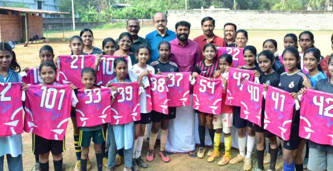 കല്ല്യാശ്ശേരി മണ്ഡലത്തിൽ പിങ്ക് ഫുട്ബോൾ അക്കാദമി ഉദ്ഘാടനം ചെയ്തു  