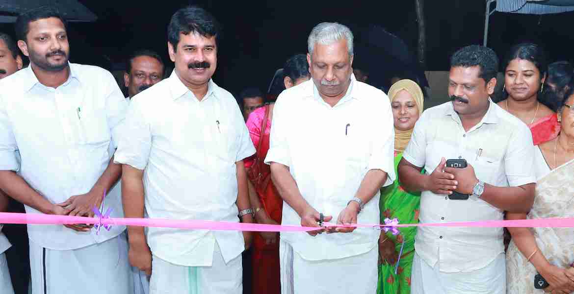 തൊടുപുഴ ബ്ലോക്ക് പഞ്ചായത്തിന്റെ പ്ലാസ്റ്റിക് ഷ്രെഡിംഗ് യൂണിറ്റ് ഉദ്ഘാടനം  മന്ത്രി എ സി മൊയ്തീന്‍ നിര്‍വഹിക്കുന്ന
