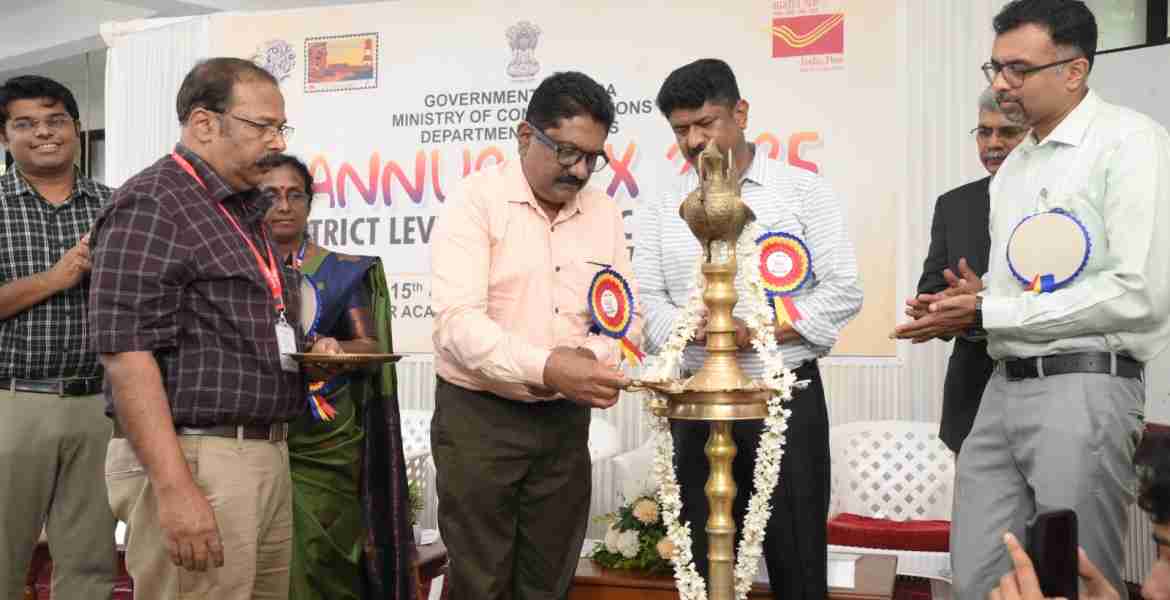 പോസ്റ്റല്‍ ഡിവിഷന്‍ സംഘടിപ്പിച്ച കണ്ണൂര്‍ പെക്സ് 2025 സ്റ്റാമ്പ് എക്സിബിഷന്‍ ജില്ലാ കുടുംബ കോടതി ജഡ്ജി ആര്‍.എല്‍.ബൈജു ഉദ്ഘാടനം ചെയ്യുന്നു