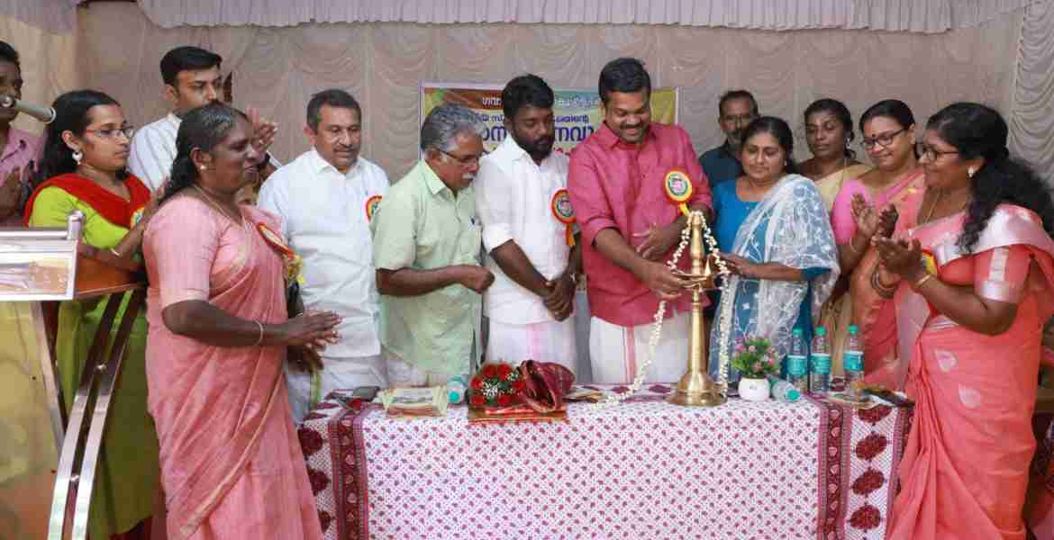  പ്രമാടം ഗവണ്‍മെന്റ് എല്‍പി സ്‌കൂളിന്റെ  പുതിയ കെട്ടിടത്തിന്റെ നിര്‍മാണ ഉദ്ഘാടനം അഡ്വ. കെ.യു. ജനീഷ് കുമാര്‍ എംഎല്‍എ നിര്‍വഹിക്കുന്നു.