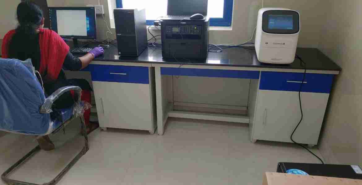 പാലക്കാട് ഗവ.മെഡിക്കല്‍ കോളേജില്‍ ആരംഭിച്ച ആര്‍.ടി.പി.സി.ആര്‍ ലാബും സംവിധാനങ്ങളും.