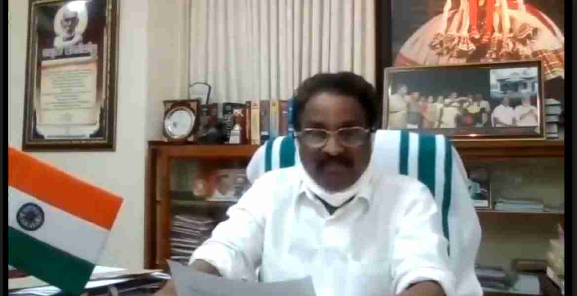പാലക്കാട് ഗവ. മെഡിക്കല്‍ കോളേജിലെ ആര്‍.ടി.പി.സി.ആര്‍ സംവിധാനത്തിന്റെ ഉദ്ഘാടനം മന്ത്രി എ.കെ ബാലന്‍ സൂം മീറ്റിംഗിലൂടെ നിര്‍വഹിക്കുന്നു.    