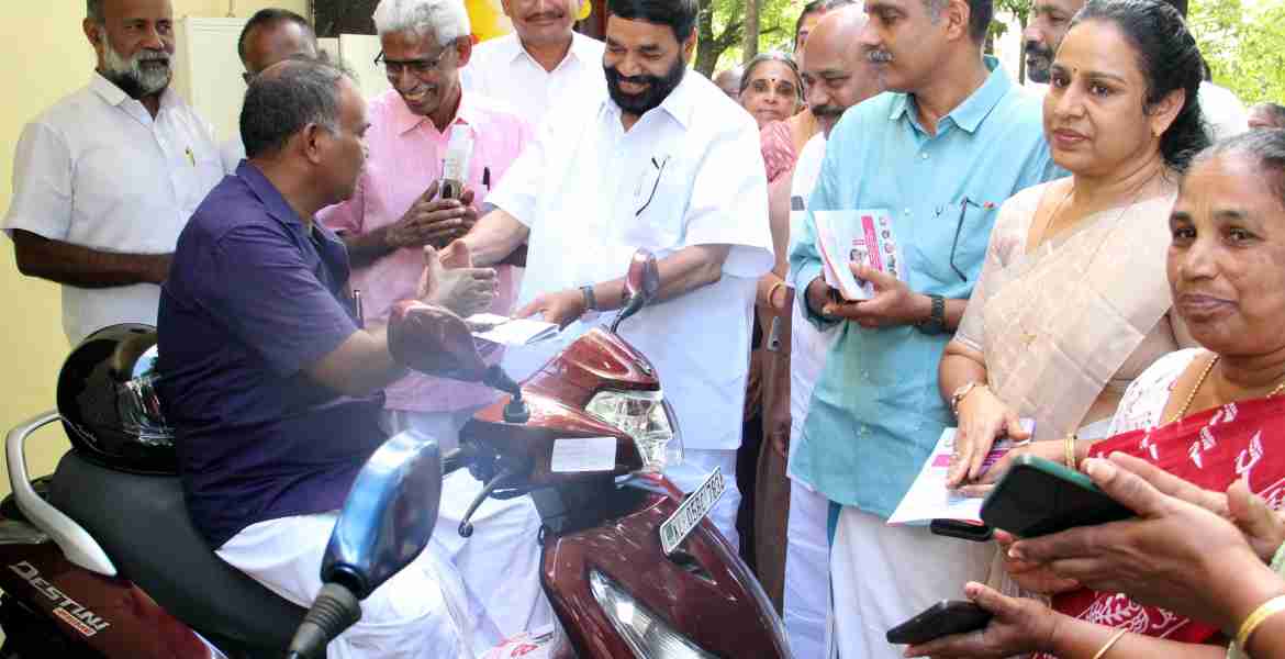 പാമ്പാടി ബ്ലോക്ക് പഞ്ചായത്തിന്റെ വികസനക്ഷേമ പദ്ധതികളുടെ ഉദ്ഘാടനം മന്ത്രി വി.എൻ വാസവൻ നിർവഹിക്കുന്നു