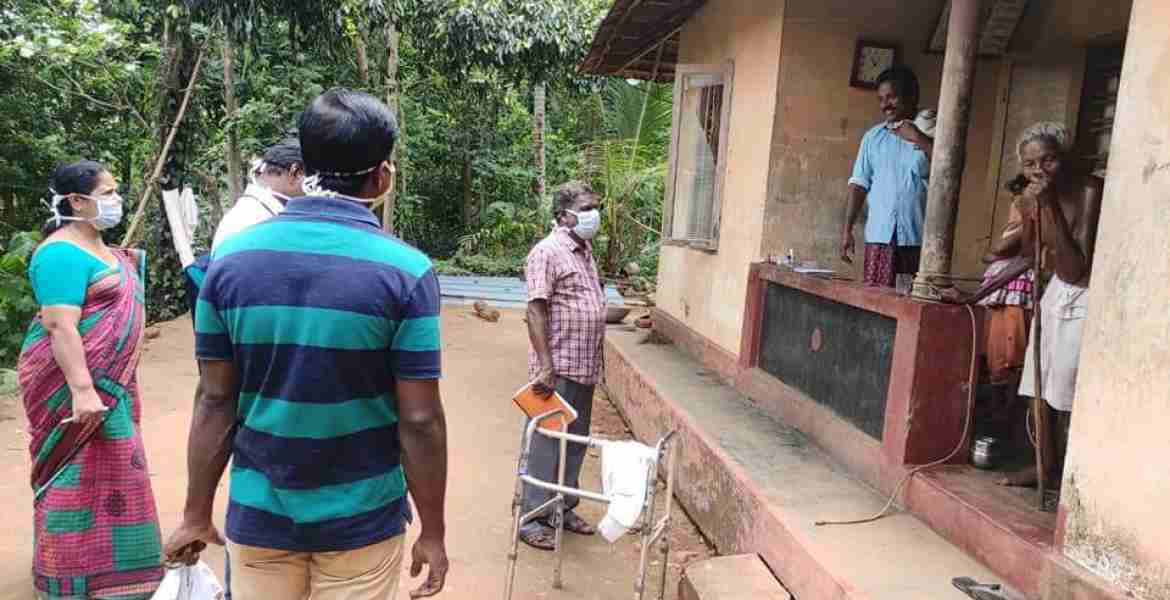 കോവിഡ് 19 പ്രതിരോധ പ്രവര്‍ത്തനങ്ങളുടെ ഭാഗമായി പുറപ്പുഴ സാമൂഹ്യ ആരോഗ്യ കേന്ദ്രത്തിന്റെ നേതൃത്വത്തില്‍ സംഘടിപ്പിച്ച ഭവന സന്ദര്‍ശനവും ബോധവല്‍ക്കരണവും