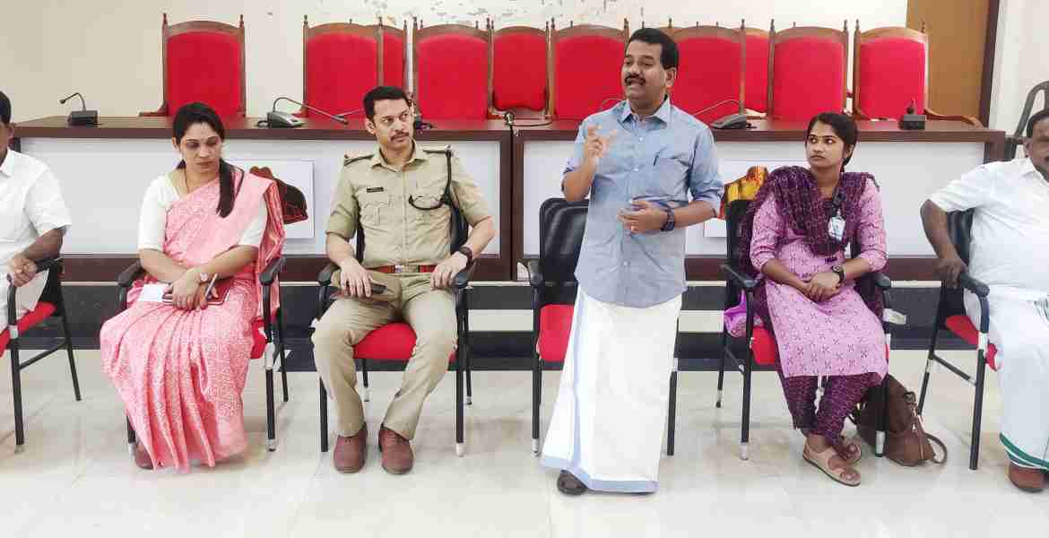 റാന്നി മണ്ഡലത്തില്‍ റെയിന്‍(റാന്നി ഇനിഷ്യേറ്റീവ് എഗന്‍സ്റ്റ് നാര്‍ക്കോട്ടിക്‌സ്) പദ്ധതി നടപ്പാക്കുന്നത് സംബന്ധിച്ച് റാന്നി ബ്ലോക്ക് ഓഫീസില്‍ ചേര്‍ന്ന യോഗത്തില്‍ അഡ്വ.പ്രമോദ് നാരായണ്‍ എംഎല്‍എ അധ്യക്ഷത വഹിച്ചു സംസാരിക്കുന്നു