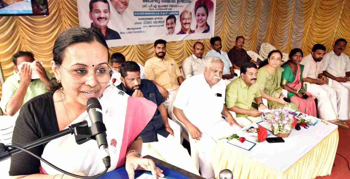 വെച്ചൂച്ചിറ ചാത്തന്‍തറയില്‍ നടന്ന പൊതുസമ്മേളനം ആരോഗ്യവകുപ്പ് മന്ത്രി വീണാ ജോര്‍ജ് ഉദ്ഘാടനം ചെയ്യുന്നു