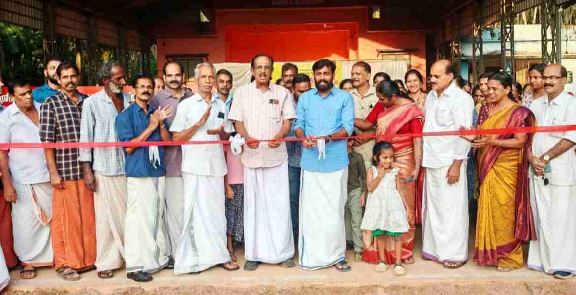 തുമ്പോട്ട ഇ എം എസ് സ്റ്റേഡിയം ഓപ്പൺ ഓഡിറ്റോറിയം  നാടിന് സമർപ്പിച്ചു