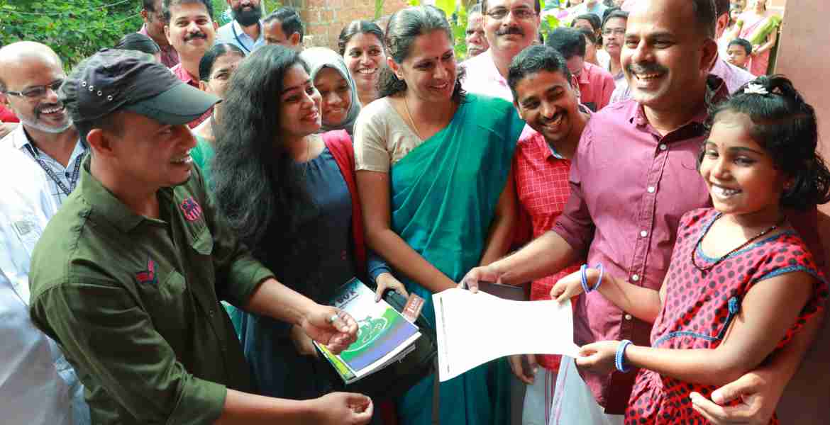  പൊതു വിദ്യാഭ്യാസ സംരക്ഷണ യജ്ഞത്തിന്റെ ഭാഗമായി പൊതുവിദ്യാലയങ്ങളിലേക്ക് കുട്ടികളെ ആകര്‍ഷിക്കാന്‍ ജില്ലാ പഞ്ചായത്ത് സംഘടിപ്പിക്കുന്ന തിരികെ തിരുമുറ്റത്തേക്ക് ക്യാമ്പയിന്റെ ജില്ലാതല ഉദ്ഘാടനത്തില്‍ നിന്ന്‌ 