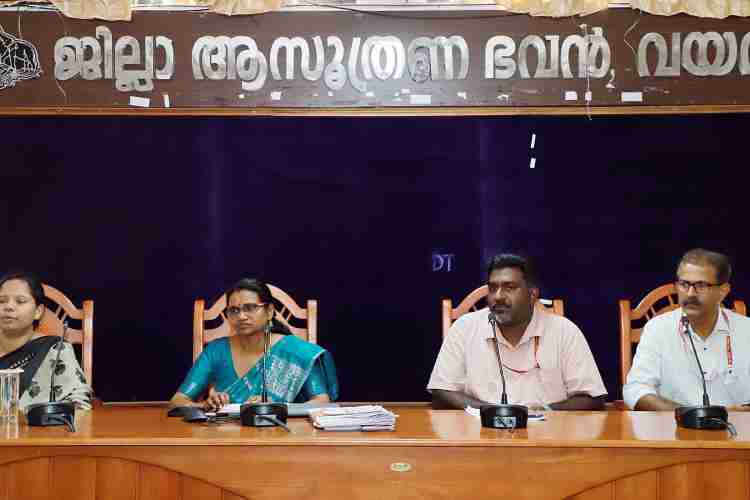 സെൻസസിന് മുന്നോടിയായി കളക്ടറേറ്റ് എ.പി.ജെ ഹാളിൽ നടന്ന ജില്ലാതല ഉദ്യോഗസ്ഥരുടെ പരിശീലനത്തിന്റെ സമാപന സെഷൻ ജില്ലാ കളക്ടർ ഡി.ആർ മേഘശ്രീ ഉദ്ഘാടനം ചെയ്യുന്നു