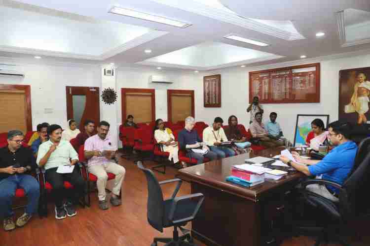 നിയമസഭാ തിരഞ്ഞെടുപ്പ് ഹരിതചട്ടവുമായി ബന്ധപ്പെട്ട് ജില്ലാ കളക്ടറുടെ അധ്യക്ഷതയിൽ ചേർന്ന യോഗം