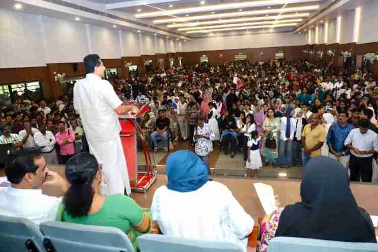 എസ്.എസ്.എല്‍.സി, ഹയര്‍സെക്കന്‍ഡറി പരീക്ഷകളിലെ ഉന്നത വിജയികളെ ആദരിക്കാന്‍ ജില്ലാ പഞ്ചായത്ത് സംഘടിപ്പിച്ച 'വിക്‌ടോറിയ 2026' പരിപാടിയുടെ ഉദ്ഘാടനം മന്ത്രി എന്‍ ഷംസുദ്ദീന്‍ നിര്‍വഹിക്കുന്നു