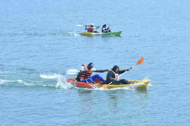 ബേപ്പൂർ ഫെസ്റ്റിന്റെ ഭാഗമായി നടന്ന മാക്സഡ് ഡബിൾ കായാക്കിങ്ങ് മത്സരത്തിൽ നിന്ന്