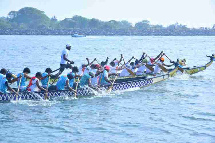 ചാലിയാറിൽ നടന്ന ഡ്രാഗൺ ബോട്ട് റേസ് കെ ടി ഐ എൽ ചെയർമാൻ എസ് കെ സജീഷ് ഉദ്ഘാടനം ചെയ്യുന്നു
