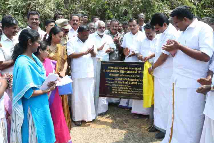 മലയോര ഹൈവേ ആറാംമൈല് -മാമലക്കണ്ടം എളം'ാശ്ശേരി റോഡിന്റെ നിര്മ്മാണോദ്ഘാടനം മാമലക്കണ്ടം ഗവ.ഹൈസ്കൂളില്   ജോയ്സ് ജോര്ജ് എം പി നിര്വഹിക്കുു