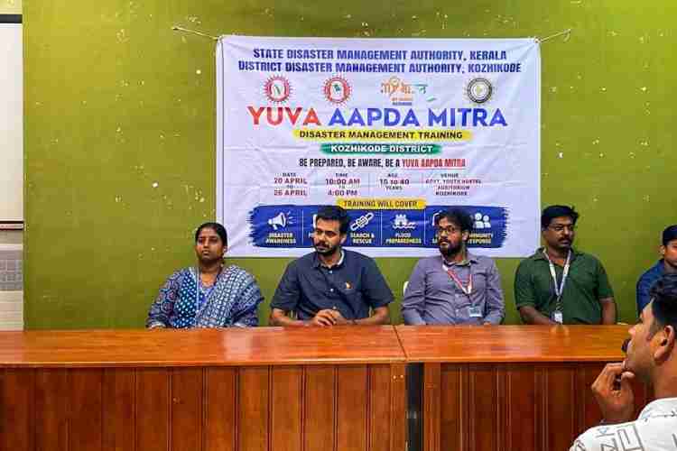 മൈ ഭാരത് വളണ്ടിയർമാർക്കായി സംഘടിപ്പിച്ച ദുരന്തനിവാരണ പരിശീലന പരിപാടി ഡെപ്യൂട്ടി കലക്‌ടർ എസ് സജീദ് ഉദ്ഘാടനം ചെയ്യുന്നു