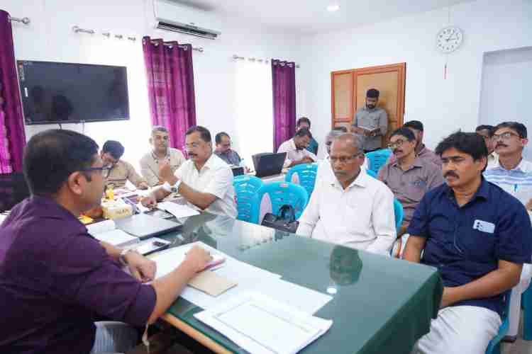 വടകര ആർ.ഡി.ഒ ഓഫീസിൽ നടന്ന രാഷ്ട്രീയ പാർട്ടി പ്രതിനിധികളുടെ യോഗം