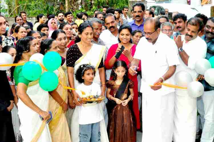 നന്മണ്ട പേരാറ്റുംപൊയിൽ -കാടംകുനി റോഡിൻ്റെ ഉദ്ഘാടനം മന്ത്രി എ കെ ശശീന്ദ്രൻ നിർവഹിക്കുന്നു