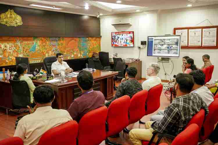 നിയമസഭ തിരഞ്ഞെടുപ്പുമായി ബന്ധപ്പെട്ട് ജില്ലാ കലക്ടര്‍ സ്‌നേഹില്‍ കുമാര്‍ സിങ്ങിന്റെ അധ്യക്ഷതയില്‍ ചേര്‍ന്ന വിവിധ വകുപ്പുകളുടെ യോഗം