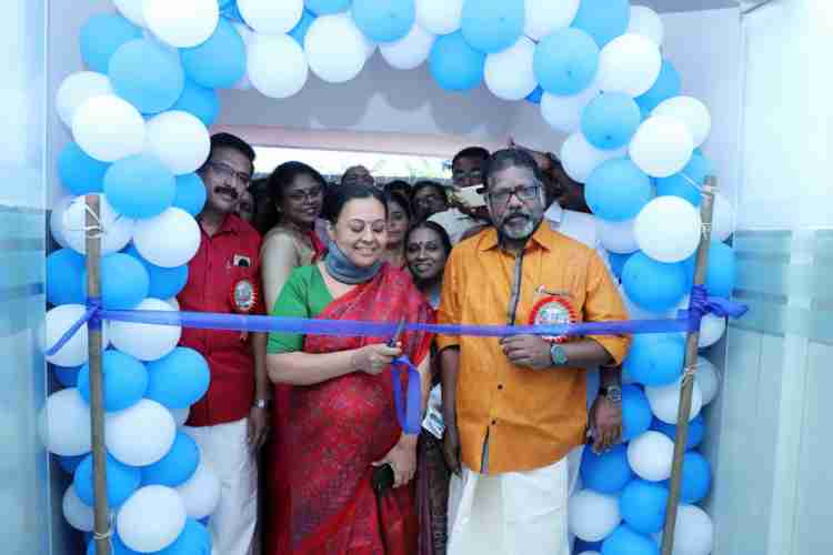 അടൂര്‍ ജനറല്‍ ആശുപത്രി ഡി ബ്ലോക്ക് ഉദ്ഘാടനം ആരോഗ്യ വകുപ്പ് മന്ത്രി വീണാ ജോര്‍ജ് നിര്‍വഹിക്കുന്നു