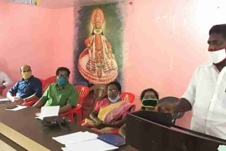 അടൂര്‍ ബി ആര്‍ സിയുടെ കീഴിലുള്ള പഞ്ചായത്ത് പ്രസിഡന്റുമാരുടെയും വിദ്യാഭ്യാസ സ്ഥിരം സമിതി  അധ്യക്ഷന്മാരുടെയും, ബി.ആര്‍.സി. കോ-ഓര്‍ഡിനേറ്റര്‍മാരുടെയും ഹെഡ്മാസ്റ്റര്‍മാരുടെയും യോഗം അടൂര്‍ ബിആര്‍സിയില്‍ ചിറ്റയം ഗോപകുമാര്‍ എംഎല്‍എ ഉദ്ഘാടനം ചെയ്യുന്നു.