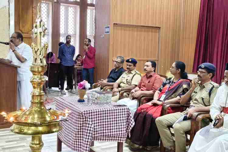 ലഹരി വിരുദ്ധ പരിപാടിയുടെ ഉദ്ഘാടനം കാതോലിക്കേറ്റ് കോളജില്‍ ജില്ലാ പഞ്ചായത്ത് പ്രസിഡന്റ് ജോര്‍ജ് എബ്രഹാം നിര്‍വഹിക്കുന്നു
