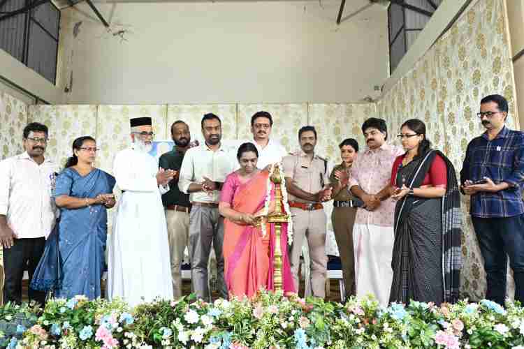 അന്താരാഷ്ട്ര ലഹരിവിരുദ്ധ ദിനാചരണത്തിന്റെ ജില്ലാതല ഉദ്ഘാടനം പത്തനംതിട്ട കതോലിക്കേറ്റ് ഹയര്‍സെക്കന്‍ഡറി സ്‌കൂളില്‍ ജില്ലാ മെഡിക്കല്‍ ഓഫീസര്‍ ( ആരോഗ്യം) ഡോ എല്‍ അനിതകുമാരി നിര്‍വഹിക്കുന്നു