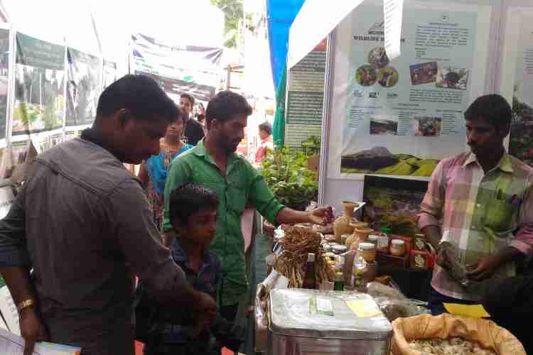 വനം വന്യജീവി വകുപ്പിന്റെ പ്രദര്‍ശന, വിപണനശാല :ചെറുതോണിയിലെ മേളയില്‍ നിന്ന് .