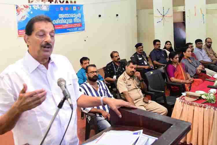 ജില്ലാ ആരോഗ്യ വുപ്പിന്റെ നേതൃത്വത്തിൽ  എം.ഡി സെമിനാരി ഹയർസെക്കൻഡറി സ്‌കൂളിൽ നടത്തിയ അന്താരാഷ്ട്ര ലഹരിവിരുദ്ധ ദിനാചരണപരിപാടി ജില്ലാ പഞ്ചായത്ത് വൈസ് പ്രസിഡന്റ് ജോസ് പുത്തൻകാലാ ഉദ്ഘാടനം ചെയ്യുന്നു.