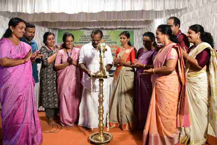 ഹെൽത്തി കേരള ക്യാമ്പയിന്റെ ഏറ്റുമാനൂർ നിയോജക മണ്ഡലംതല ഉദ്ഘാടനം കുമരകം ഗ്രാമപഞ്ചായത്ത് പ്രസിഡന്റ് എ.പി. ഗോപി നിർവഹിക്കുന്നു.