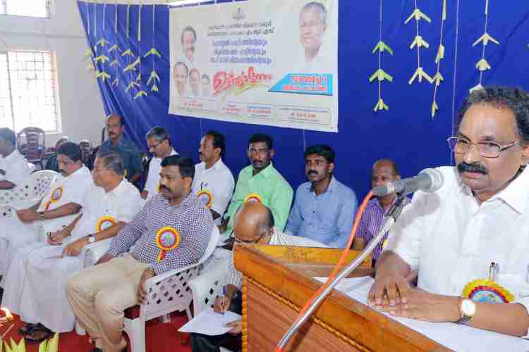 പരവനടുക്കം മോഡല്‍ റസിഡന്‍ഷ്യല്‍ സ്‌കൂളിലെ ഹയര്‍ സെക്കന്‍ഡറി ഹോസ്റ്റലിന്റെയും റിക്രിയേഷന്‍ ഹാളിന്റെയും ഉദ്ഘാടനം നിര്‍വഹിച്ച് മന്ത്രി എ.കെ ബാലന്‍ സംസാരിക്കുന്നു. 