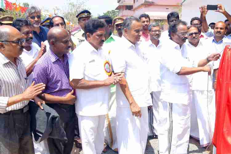 പരവനടുക്കം മോഡല്‍ റസിഡന്‍ഷ്യല്‍ സ്‌കൂളിലെ ഹയര്‍ സെക്കന്‍ഡറി ഹോസ്റ്റലിന്റെയും റിക്രിയേഷന്‍ ഹാളിന്റെയും ഉദ്ഘാടനം മന്ത്രി എ.കെ ബാലന്‍ നിര്‍വഹിക്കുന്നു.