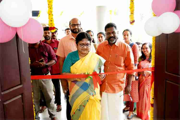 പന്തളം എന്‍എസ്എസ് കോളജില്‍ റൂസ പ്രോജക്ടിന്റെ ഭാഗമായി നിര്‍മിച്ച അക്കാദമിക് ബ്ലോക്കിന്റെ ഉദ്ഘാടനം ഉന്നത വിദ്യാഭ്യാസ മന്ത്രി ഡോ.ആര്‍. ബിന്ദു നിര്‍വഹിക്കുന്നു