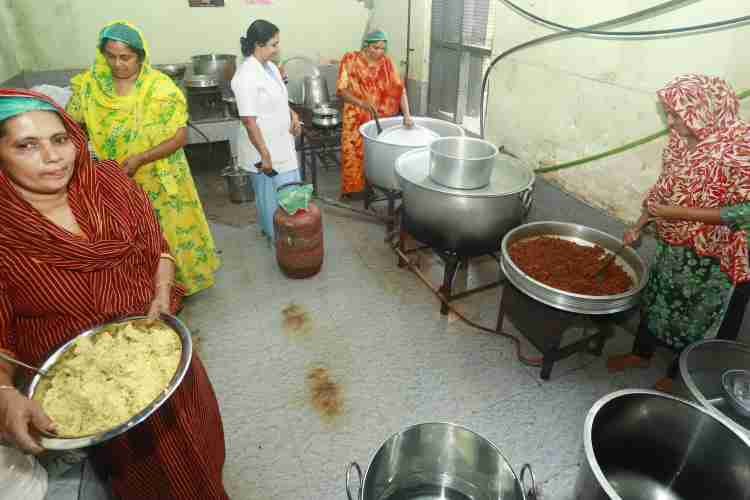 കൊറോണ വാര്‍ഡിനോടനുബന്ധിച്ച് തൊടുപുഴ ജില്ലാ ആശുപത്രിയില്‍ പ്രത്യേക കലവറ പ്രവര്‍ത്തനം