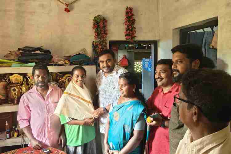 സോനയെ മന്ത്രി വീണാ ജോർജ് ഫോണിൽ വിളിച്ച് ആശംസ അറിയിക്കുന്നു