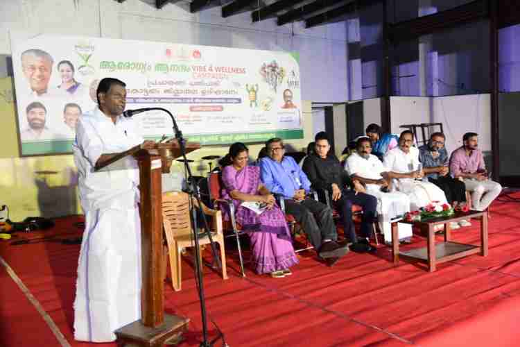 ആരോഗ്യവകുപ്പ് നടപ്പാക്കുന്ന ആരോഗ്യം ആനന്ദം - വൈബ് 4 വെല്‍നെസ്സ് കാമ്പയിനു മുന്നോടിയായുള്ള കോട്ടയം ജില്ലാതല പ്രചാരണ പരിപാടി തിരുവഞ്ചൂര്‍ രാധാകൃഷ്ണന്‍ എംഎല്‍എ ഉദ്ഘാടനം ചെയ്യുന്നു