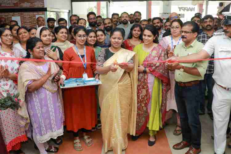 നവീകരിച്ച പ്രവേശന ഏരിയ, ഓപ്പണ്‍ ലൈബ്രറി, മുലയൂട്ടല്‍ കേന്ദ്രം എന്നിവയുടെ ഉദ്ഘാടനം ജില്ലാ കളക്ടര്‍ ഡി.ആര്‍ മേഘശ്രീ നിര്‍വഹിച്ചു
