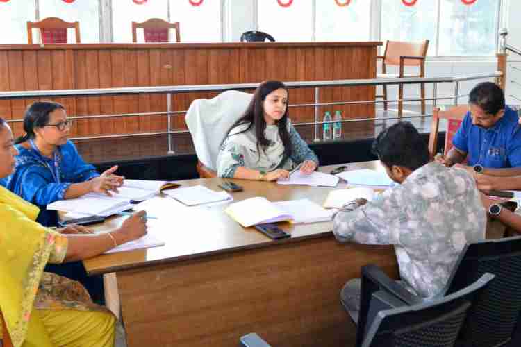 എക്‌സ്‌പെൻഡിച്ചർ ഒബ്സർവർ കനിക ഹസിജയുടെ അധ്യക്ഷതയിൽ കളക്ടറേറ്റ് കോൺഫറൻസ് ഹാളിൽ നടന്ന നിയമസഭാ പൊതുതെരഞ്ഞെടുപ്പുമായി ബന്ധപ്പെട്ട  സ്ഥാനാർത്ഥികളുടെ വരവ്-ചെലവുകണക്ക് രജിസ്റ്ററുകളുടെ സൂക്ഷ്മ പരിശോധന