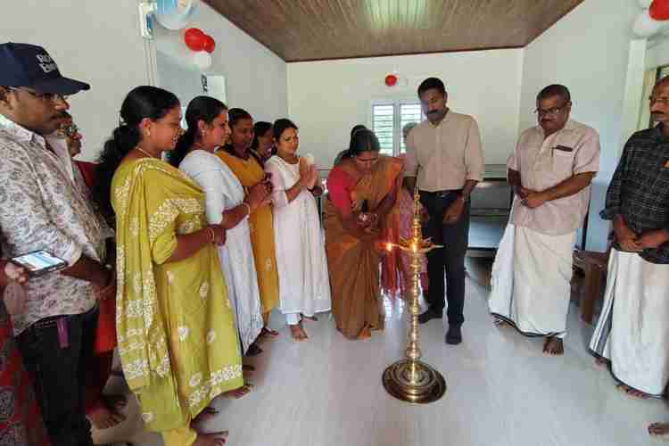 നൂൽപ്പുഴ സിഡിഎസിൽ പ്രവർത്തിക്കുന്ന  ഐശ്വര്യ ന്യൂട്രീമിക്സ് സംരംഭത്തിൻ്റെ പുതിയ കെട്ടിടം  ഗ്രാമപഞ്ചായത്ത് പ്രസിഡന്റ് എം.കെ.ജയ ഉദ്ഘാടനം ചെയ്യുന്നു.