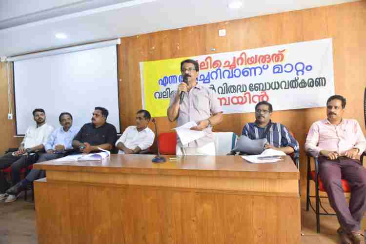 'വലിച്ചെറിയരുത് എന്ന തിരിച്ചറിവാണ് മാറ്റം' ബോധവത്കരണ ക്യാമ്പയിന്റെ ഉദ്ഘാടനം മേയര്‍ ഒ സദാശിവന്‍ നിര്‍വഹിക്കുന്നു