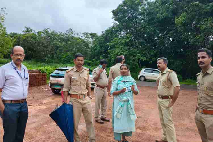 അനധികൃത ചെങ്കല്‍ ഖനനം: വെള്ളോറ, പാണപ്പുഴ വില്ലേജുകളില്‍ മിന്നല്‍ പരിശോധന നടത്തി  രണ്ട് ലക്ഷത്തിലധികം രൂപ പിഴ ഈടാക്കി