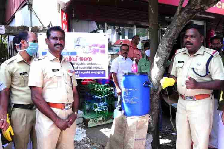 അടിമാലി ജനമൈത്രി പോലീസിന്റെ നേതൃത്ത്വത്തില്‍ നടത്തിയ കൊവിഡ് 19 പ്രതിരോധ പ്രവര്‍ത്തനം